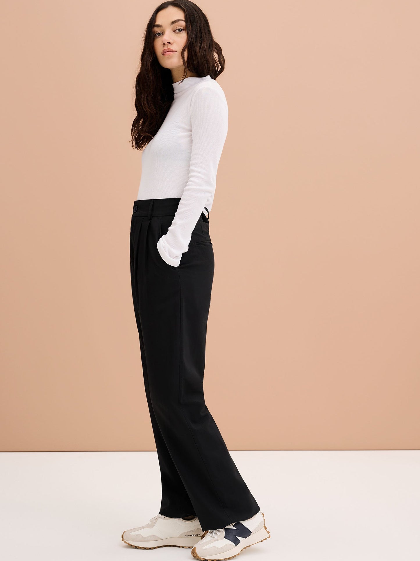 Cinnamon Short Trouser in Black