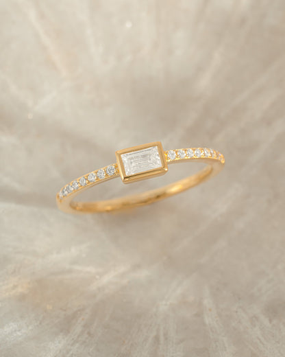 Baguette Ring w Pavé Band